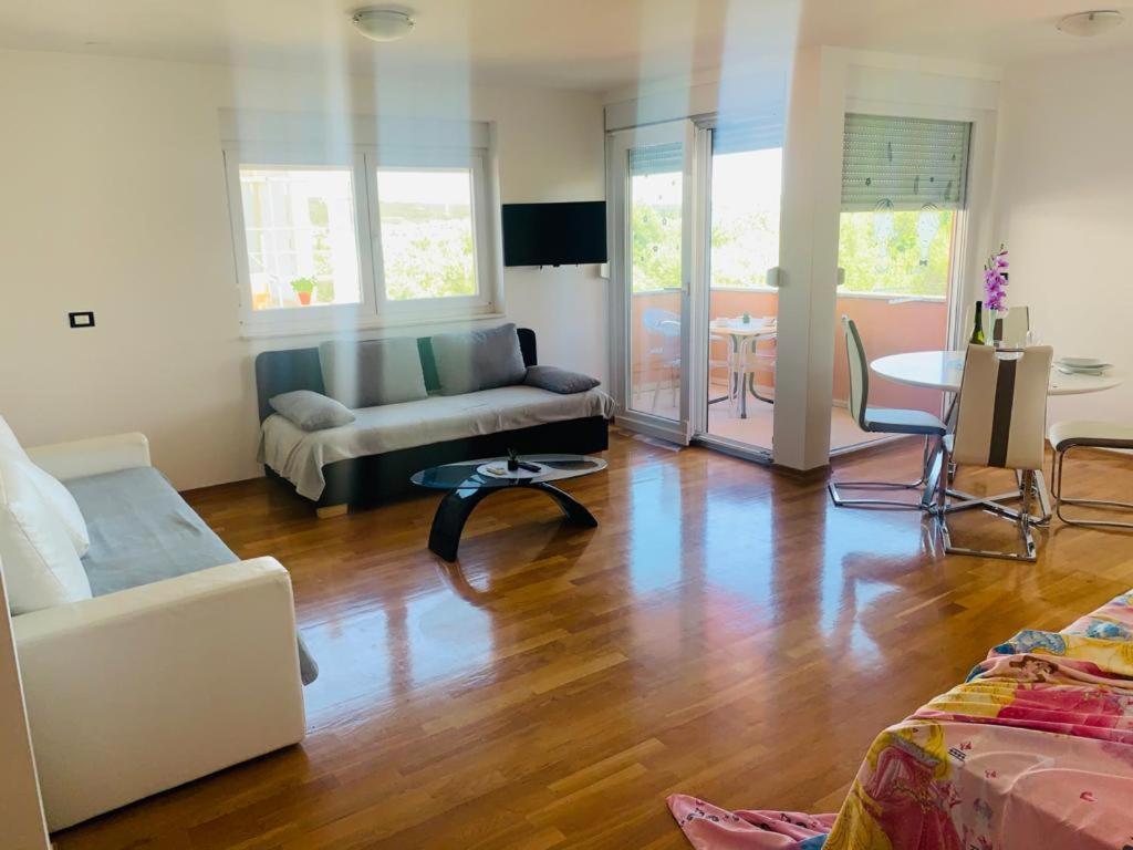 Apartments Nika Sukošan Zewnętrze zdjęcie