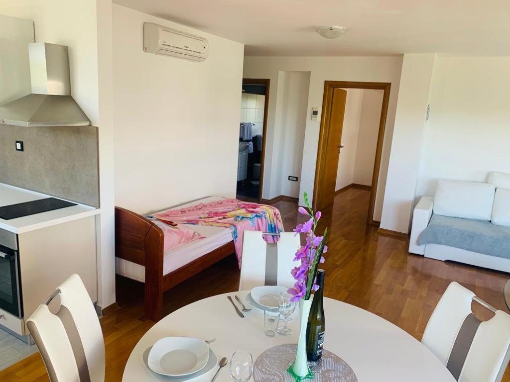 Apartments Nika Sukošan Zewnętrze zdjęcie